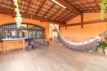 Casa à venda com 210m², 3 quartos e 3 vagas Casa à venda com 210m², 3 quartos e 3 vagasSacada