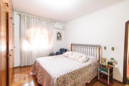 Casa à venda com 210m², 3 quartos e 3 vagas Casa à venda com 210m², 3 quartos e 3 vagasSuíte