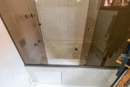 Casa à venda com 210m², 3 quartos e 3 vagas Casa à venda com 210m², 3 quartos e 3 vagasBanheiro da Suíte