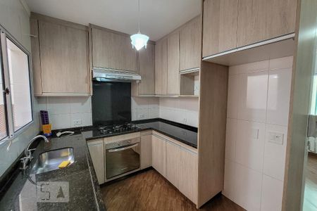 Cozinha de casa de condomínio para alugar com 2 quartos, 90m² em Vila Carrão, São Paulo