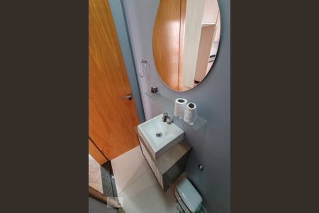 Lavabo de casa de condomínio para alugar com 2 quartos, 90m² em Vila Carrão, São Paulo