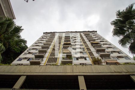 Apartamento à venda com 80m², 2 quartos e 1 vagaFachada