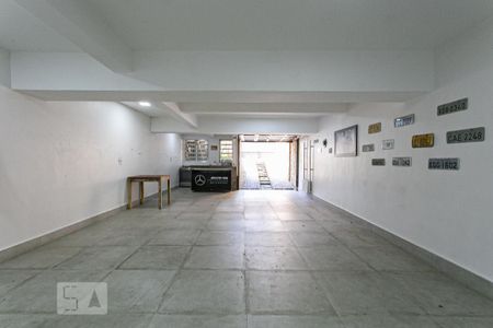 Casa à venda com 214m², 4 quartos e 6 vagas Casa à venda com 214m², 4 quartos e 6 vagasGaragem