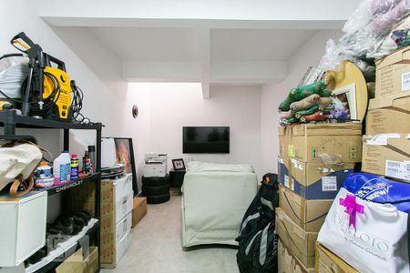 Casa à venda com 214m², 4 quartos e 6 vagas Casa à venda com 214m², 4 quartos e 6 vagasQuarto da Garagem
