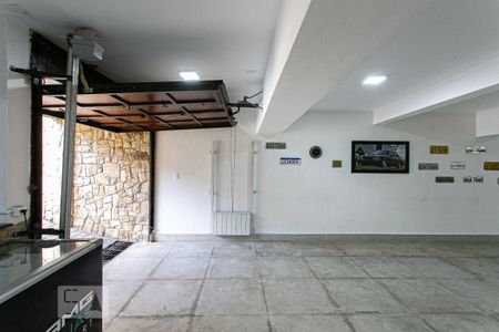 Casa à venda com 214m², 4 quartos e 6 vagas Casa à venda com 214m², 4 quartos e 6 vagasGaragem