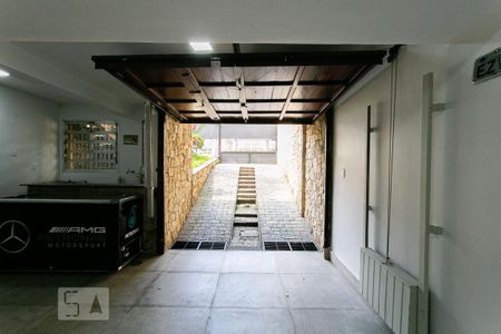 Casa à venda com 214m², 4 quartos e 6 vagas Casa à venda com 214m², 4 quartos e 6 vagasGaragem