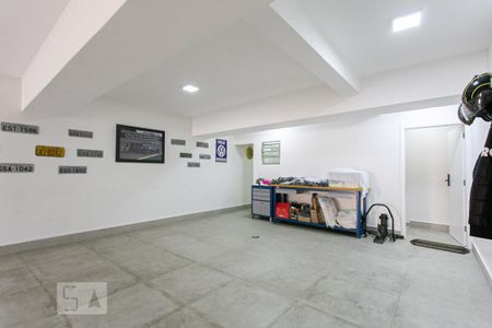 Casa à venda com 214m², 4 quartos e 6 vagas Casa à venda com 214m², 4 quartos e 6 vagasGaragem