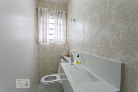 Casa à venda com 214m², 4 quartos e 6 vagas Casa à venda com 214m², 4 quartos e 6 vagasLavabo