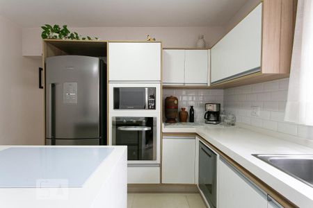 Casa à venda com 214m², 4 quartos e 6 vagas Casa à venda com 214m², 4 quartos e 6 vagasCozinha