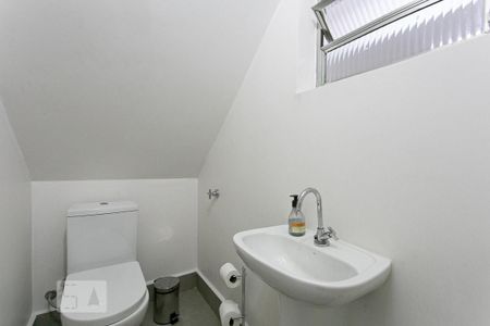 Casa à venda com 214m², 4 quartos e 6 vagas Casa à venda com 214m², 4 quartos e 6 vagasBanheiro da Garagem