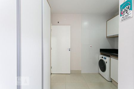 Casa à venda com 214m², 4 quartos e 6 vagas Casa à venda com 214m², 4 quartos e 6 vagasÁrea de Serviço