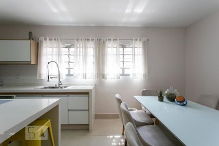 Casa à venda com 214m², 4 quartos e 6 vagas Casa à venda com 214m², 4 quartos e 6 vagasCozinha