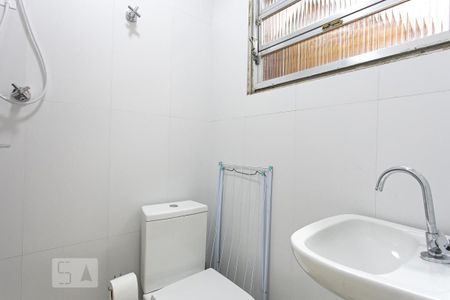 Casa à venda com 214m², 4 quartos e 6 vagas Casa à venda com 214m², 4 quartos e 6 vagasBanheiro de Serviço