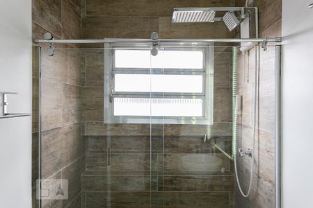 Casa à venda com 214m², 4 quartos e 6 vagas Casa à venda com 214m², 4 quartos e 6 vagasBanheiro da Suíte