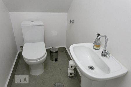 Casa à venda com 214m², 4 quartos e 6 vagas Casa à venda com 214m², 4 quartos e 6 vagasBanheiro da Garagem