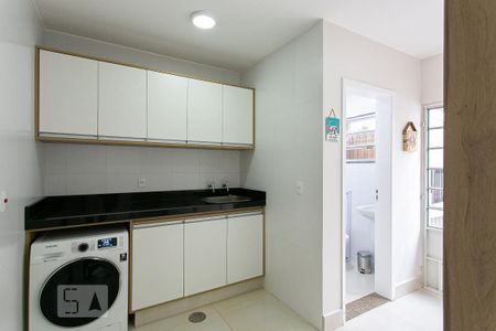 Casa à venda com 214m², 4 quartos e 6 vagas Casa à venda com 214m², 4 quartos e 6 vagasÁrea de Serviço