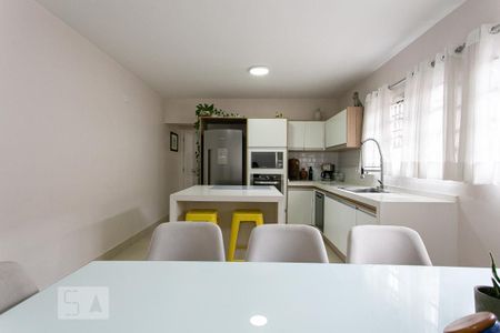 Casa à venda com 214m², 4 quartos e 6 vagas Casa à venda com 214m², 4 quartos e 6 vagasCozinha