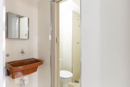 Banheiro de kitnet/studio para alugar com 1 quarto, 34m² em Conjunto Residencial José Bonifácio, São Paulo