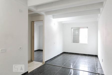 Sala de kitnet/studio para alugar com 1 quarto, 34m² em Conjunto Residencial José Bonifácio, São Paulo