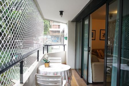 Apartamento à venda com 155m², 3 quartos e 2 vagas Apartamento à venda com 155m², 3 quartos e 2 vagasVaranda da Sala