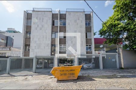 Apartamento à venda com 240m², 3 quartos e 1 vaga Apartamento à venda com 240m², 3 quartos e 1 vagaFachada