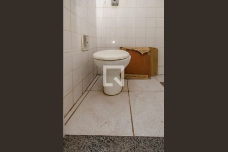 Apartamento à venda com 240m², 3 quartos e 1 vaga Apartamento à venda com 240m², 3 quartos e 1 vagaBanheiro de Serviço