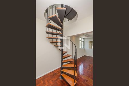 Escada de apartamento para alugar com 3 quartos, 240m² em Nova Suíssa, Belo Horizonte
