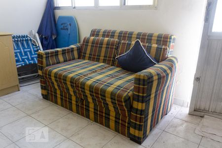 Detalhe da sala de apartamento para alugar com 1 quarto, 40m² em Guilhermina, Praia Grande