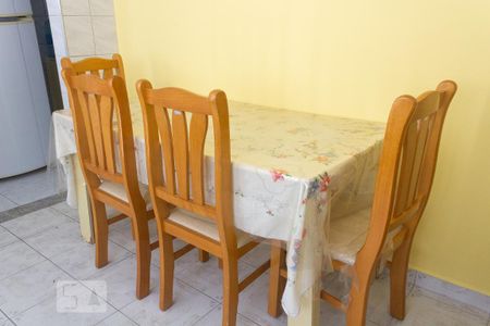 Detalhe da sala de apartamento para alugar com 1 quarto, 40m² em Guilhermina, Praia Grande