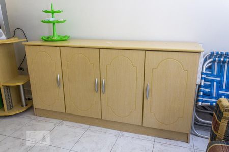 Detalhe da sala de apartamento para alugar com 1 quarto, 40m² em Guilhermina, Praia Grande
