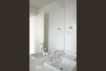 Apartamento à venda com 157m², 3 quartos e 3 vagasBanheiro da Suíte 2