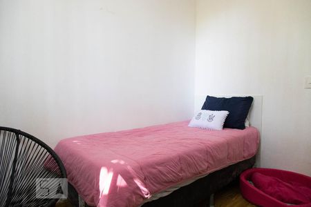 Quarto 1 de apartamento para alugar com 2 quartos, 47m² em Vargem Pequena, Rio de Janeiro