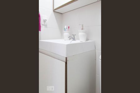 Apartamento para alugar com 47m², 2 quartos e 1 vaga Apartamento para alugar com 47m², 2 quartos e 1 vagaBanheiro social