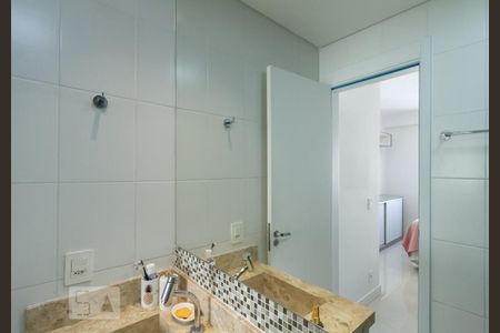 Apartamento para alugar com 70m², 2 quartos e 2 vagas Apartamento para alugar com 70m², 2 quartos e 2 vagasBanheiro da suíte
