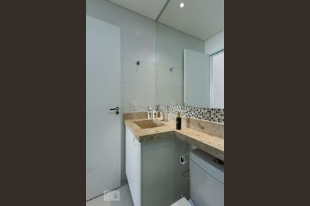 Apartamento para alugar com 70m², 2 quartos e 2 vagas Apartamento para alugar com 70m², 2 quartos e 2 vagasBanheiro da suíte