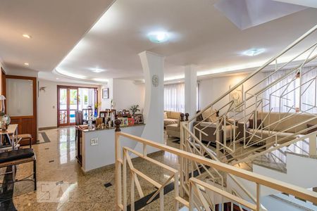 Casa de condomínio à venda com 385m², 4 quartos e 6 vagasSala