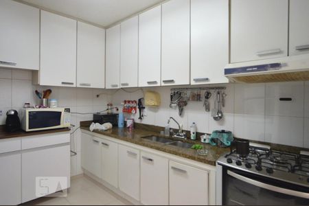 Casa à venda com 320m², 5 quartos e 3 vagasCozinha 1