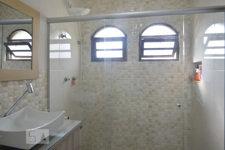 Casa à venda com 320m², 5 quartos e 3 vagasBanheiro da suite 2