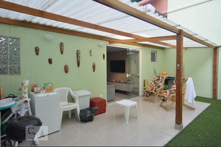 Casa à venda com 320m², 5 quartos e 3 vagasÁrea externa no piso inferior