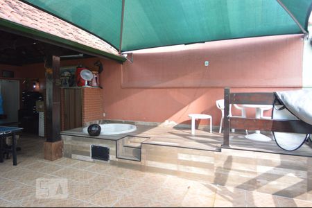 Casa à venda com 320m², 5 quartos e 3 vagasDeck com hidromassagem