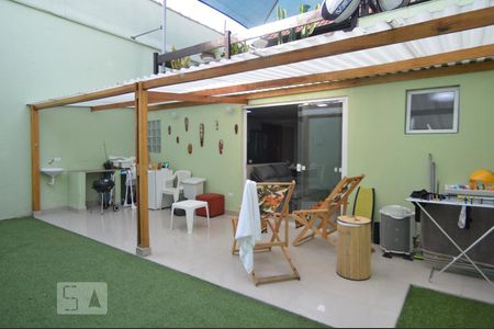 Casa à venda com 320m², 5 quartos e 3 vagasÁrea externa no piso inferior