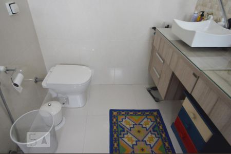 Casa à venda com 320m², 5 quartos e 3 vagasBanheiro da suite 2