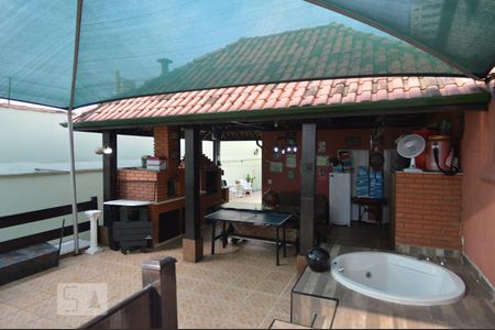 Casa à venda com 320m², 5 quartos e 3 vagasDeck com hidromassagem