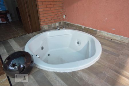 Casa à venda com 320m², 5 quartos e 3 vagasBanheira de hidromassagem