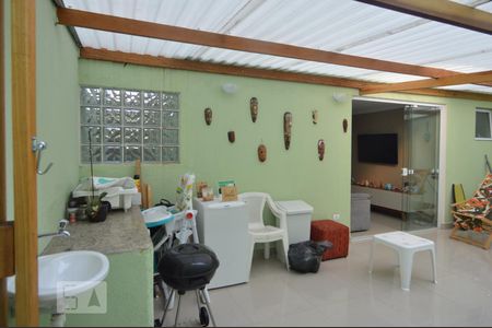 Casa à venda com 320m², 5 quartos e 3 vagasÁrea externa no piso inferior