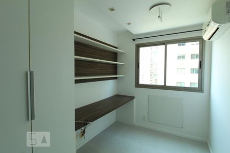 Quarto de apartamento para alugar com 3 quartos, 97m² em Recreio dos Bandeirantes, Rio de Janeiro