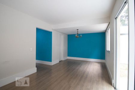 Sala de casa de condomínio à venda com 4 quartos, 220m² em Vila São Silvestre, São Paulo