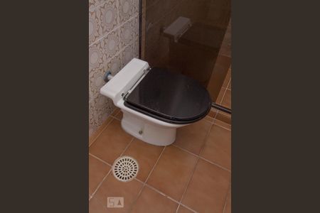 Casa à venda com 239m², 3 quartos e 3 vagas Casa à venda com 239m², 3 quartos e 3 vagasBanheiro Suíte