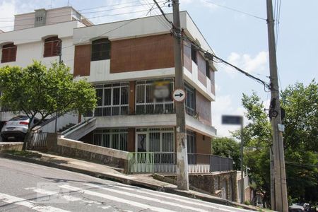Casa à venda com 239m², 3 quartos e 3 vagas Casa à venda com 239m², 3 quartos e 3 vagasFachada
