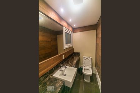 Casa de condomínio à venda com 384m², 3 quartos e 3 vagasBanheiro 